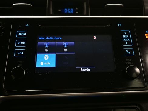 Used 2019 Toyota Corolla LE image 18