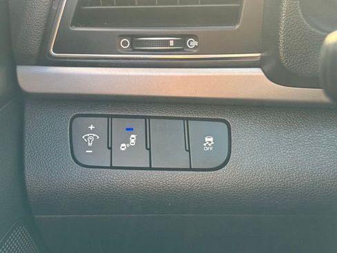 Used 2018 Hyundai Elantra Value Edition FWD image 11