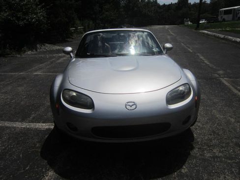 Used 2006 MAZDA MX-5 Miata Grand Touring RWD image 20