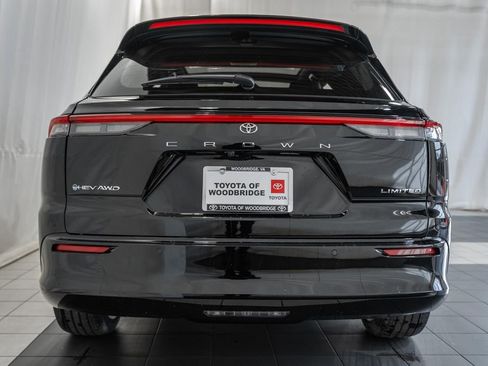 New 2025 Toyota Crown Signia Limited image 5