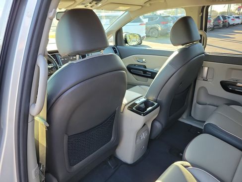 Used 2015 Kia Sedona SX image 17