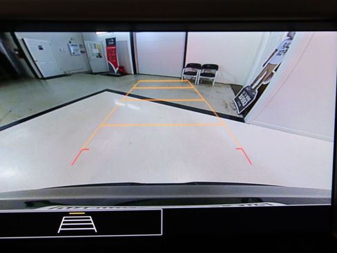 Used 2023 GMC Acadia SLE FWD image 15