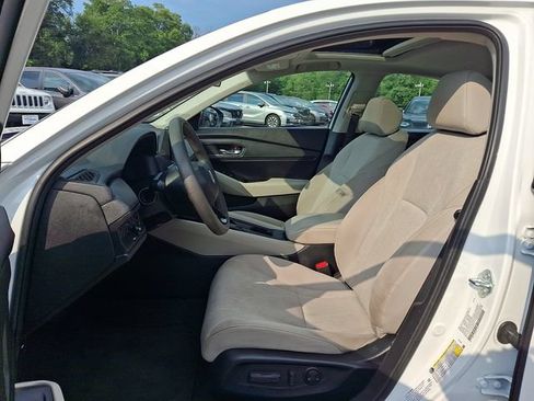 Used 2023 Honda Accord EX image 13