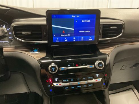 Used 2021 Ford Explorer Limited w/ Equipment Group 301A image 7