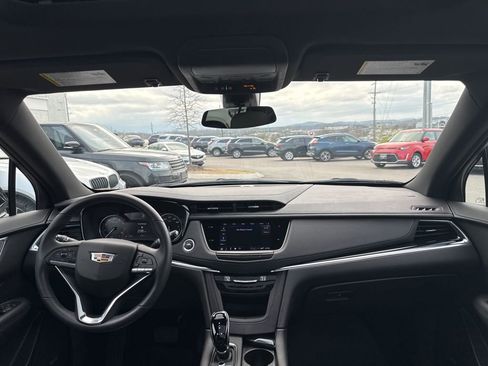 Used 2025 Cadillac XT6 Luxury image 32