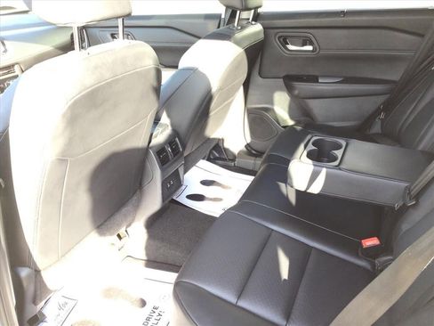 Used 2024 Nissan Rogue SV w/ SV Premium Package image 19