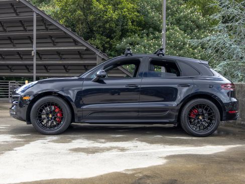 Certified 2018 Porsche Macan GTS AWD/4WD image 2