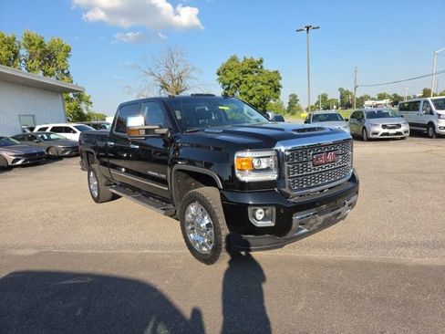 Used 2018 GMC Sierra 2500 Denali w/ Duramax Plus Package AWD/4WD image 4