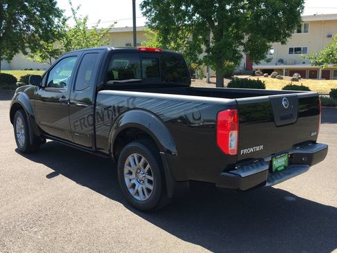 Used 2012 Nissan Frontier SV w/ Sport Appearance Pkg AWD/4WD image 4