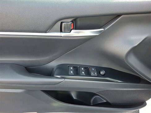 Used 2019 Toyota Camry SE image 14