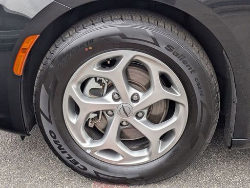 Used 2023 Chrysler Pacifica Limited image 29