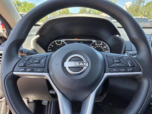 Used 2025 Nissan Altima 2.5 SV FWD image 24