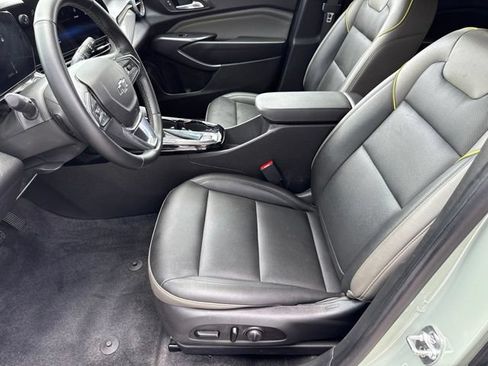 Used 2025 Chevrolet Trax ACTIV w/ Sunroof Package FWD image 9