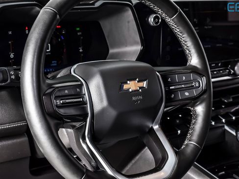 Used 2023 Chevrolet Colorado LT w/ LT Convenience Package III image 18