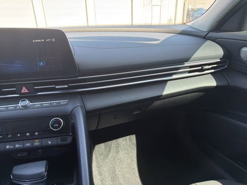 Used 2025 Hyundai Elantra SEL FWD image 20