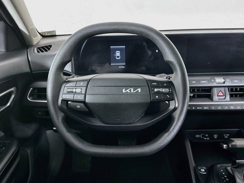 Used 2025 Kia K4 FWD image 18