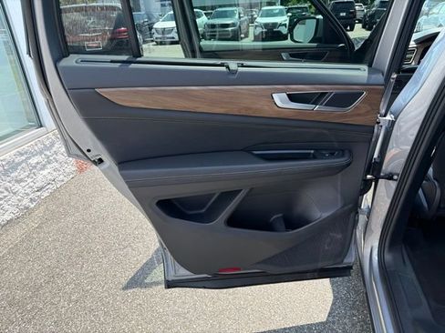 Used 2025 Volkswagen Atlas SE FWD image 14