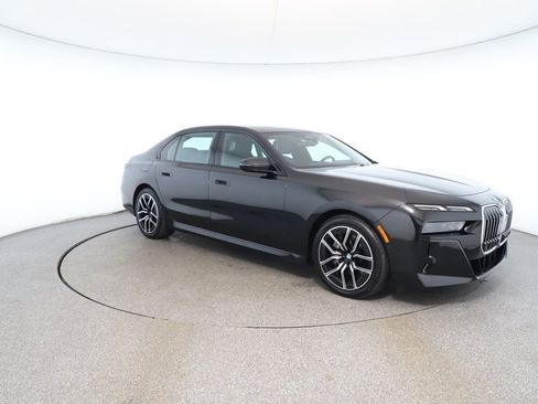Used 2024 BMW 740i image 7