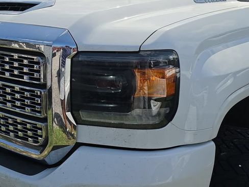 Used 2019 GMC Sierra 2500 Denali w/ Duramax Plus Package AWD/4WD image 9