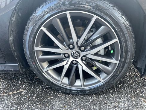 Used 2021 Toyota Camry XLE image 9