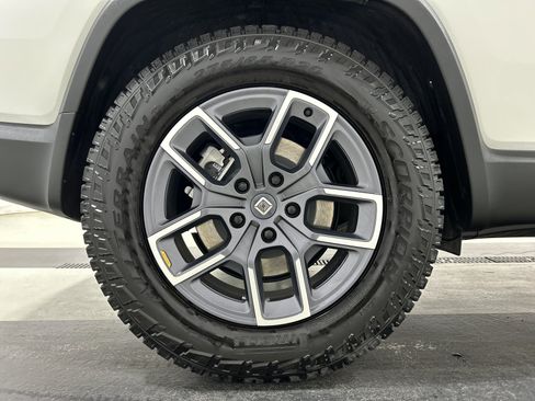 Used 2024 Rivian R1S Adventure AWD/4WD image 12