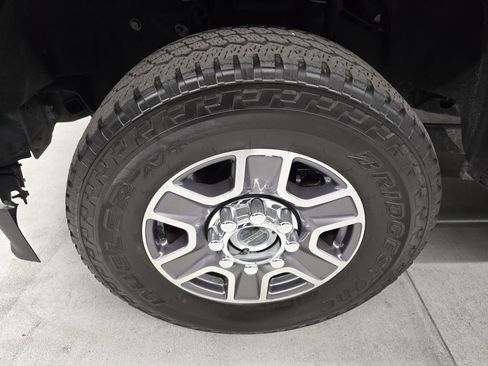 Used 2023 Ford F350 Lariat image 11