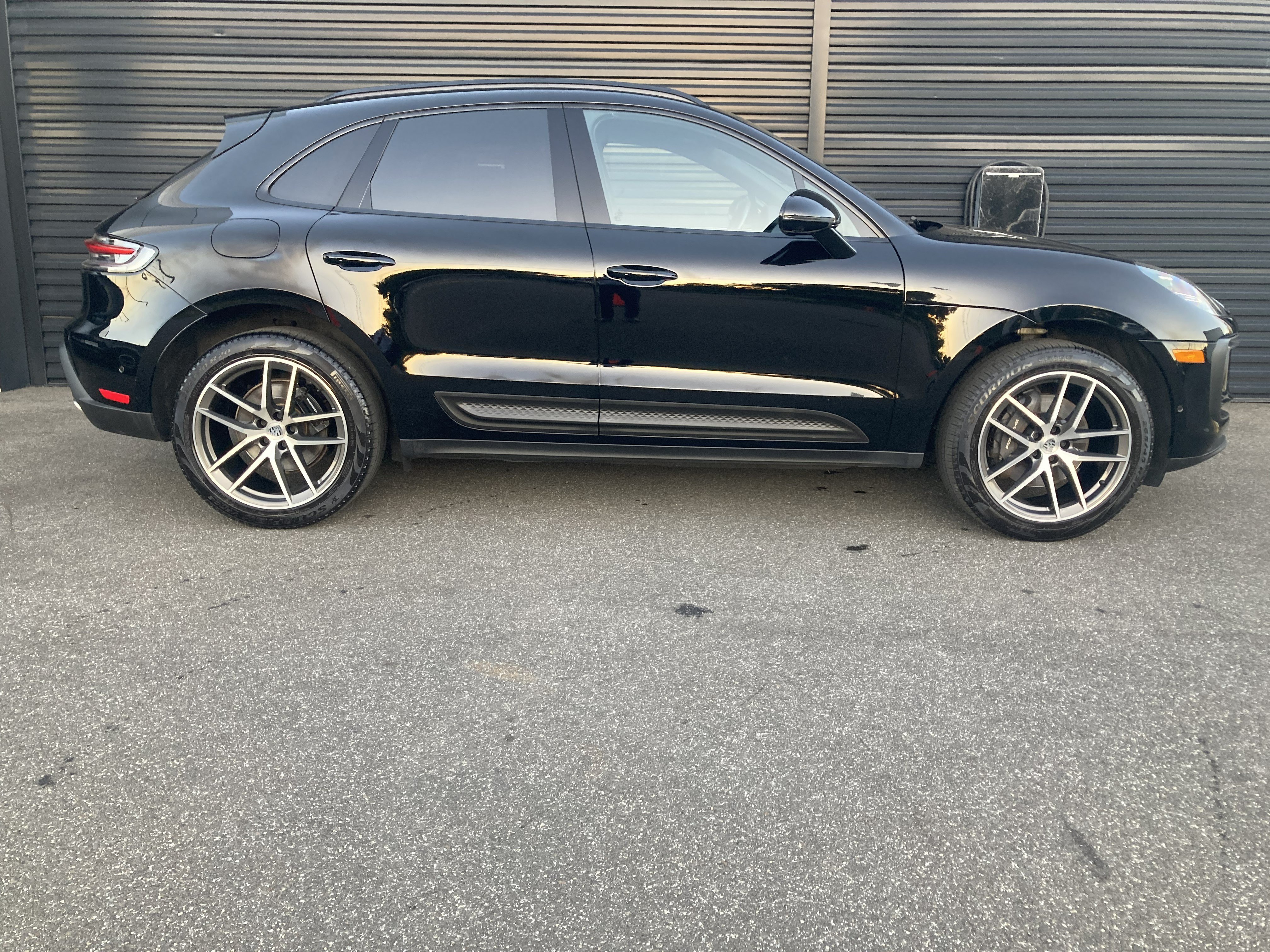 Certified 2024 Porsche Macan AWD/4WD image 10
