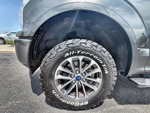 Used 2018 Ford F150 XLT w/ Equipment Group 302A Luxury AWD/4WD image 17