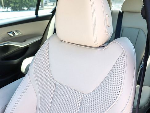 Used 2023 BMW 330i Sedan w/ Convenience Package RWD image 29