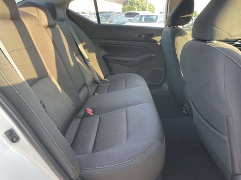 Used 2025 Nissan Altima 2.5 SV FWD image 11