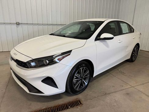 Used 2023 Kia Forte LXS w/ LXS Technology Package FWD image 6