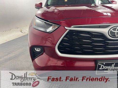 Used 2022 Toyota Highlander XLE image 10