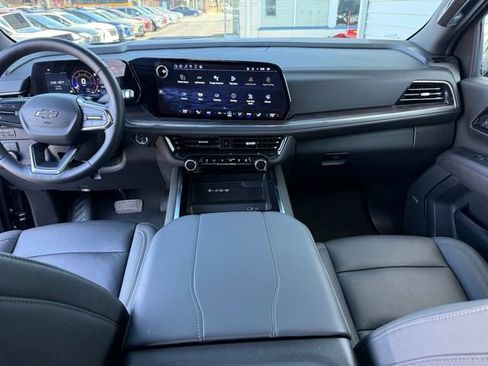 Used 2025 Chevrolet Tahoe Z71 w/ Comfort Package image 19