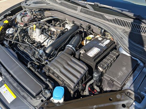 Used 2021 Volkswagen Jetta SE image 38