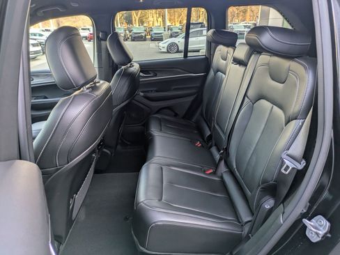 Used 2024 Jeep Grand Cherokee Limited w/ Black Appearance Package image 28