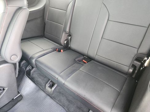 Used 2025 Chevrolet Traverse Z71 AWD/4WD image 33