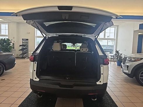 Used 2023 Chevrolet Traverse LS AWD/4WD image 31