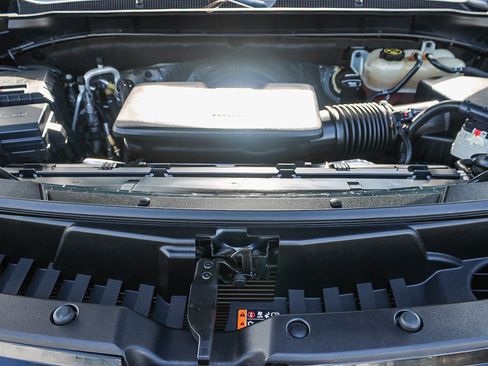 Used 2021 Chevrolet Suburban LT image 27