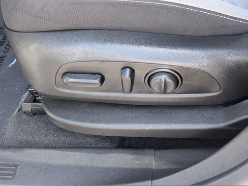 Used 2021 Chevrolet Equinox LS w/ LS Convenience Package FWD image 21