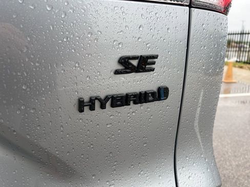 Used 2023 Toyota Corolla Cross AWD Hybrid image 9