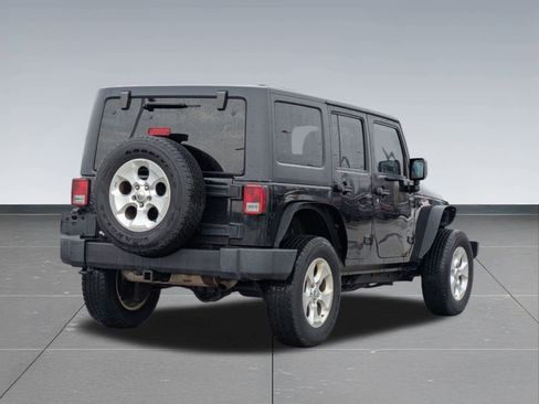 Used 2014 Jeep Wrangler Unlimited Sahara w/ Max Tow Package image 6