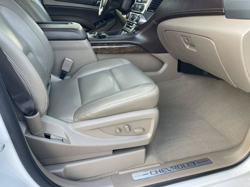 Used 2019 Chevrolet Suburban LT RWD image 2