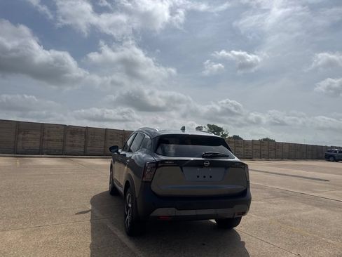 Certified 2025 Nissan Kicks SV w/ SV Premium Package FWD image 18