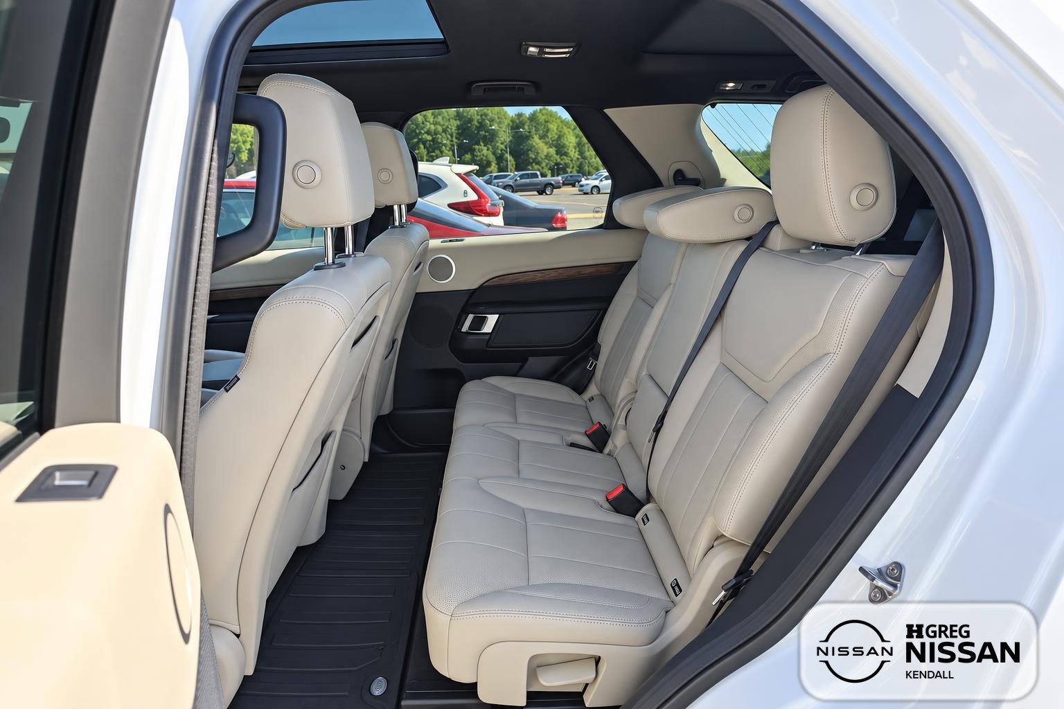 Used 2020 Land Rover Discovery HSE AWD/4WD image 9