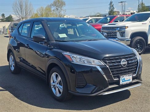 New 2025 Nissan Kicks Play S image 3