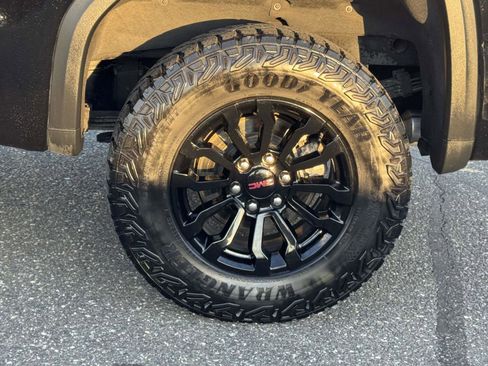 Used 2023 GMC Sierra 1500 AT4X image 8