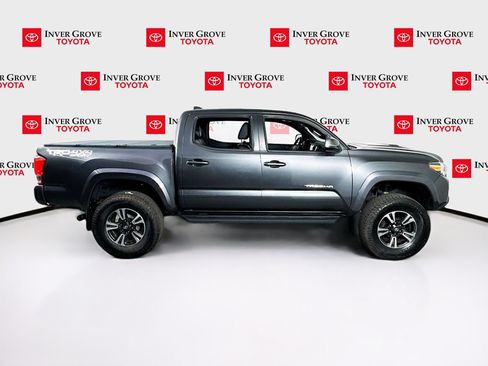 Used 2019 Toyota Tacoma TRD Sport AWD/4WD image 4