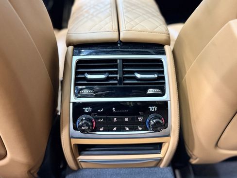 Used 2022 BMW 750i xDrive w/ Luxury Rear Seating Package image 33