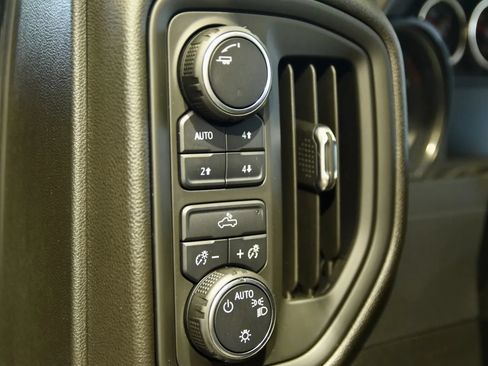 Used 2021 Chevrolet Silverado 1500 Custom Trail Boss w/ Safety Confidence Package AWD/4WD image 14