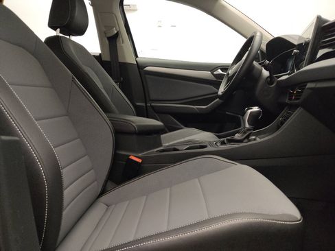 Used 2025 Volkswagen Jetta SE FWD image 21